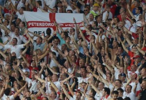 Fans Inggris Di Serang Sekelompok Geng, Di Kota Kiev