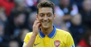  Sami Khedira: Mesut Ozil Bisa Bawa Arsenal Akhiri Puasa Gelar