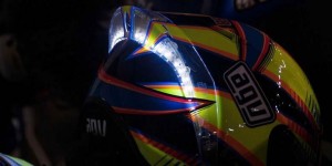 Helm Cahaya LED Rossi Mendapat Kritik dari Para Pembalap